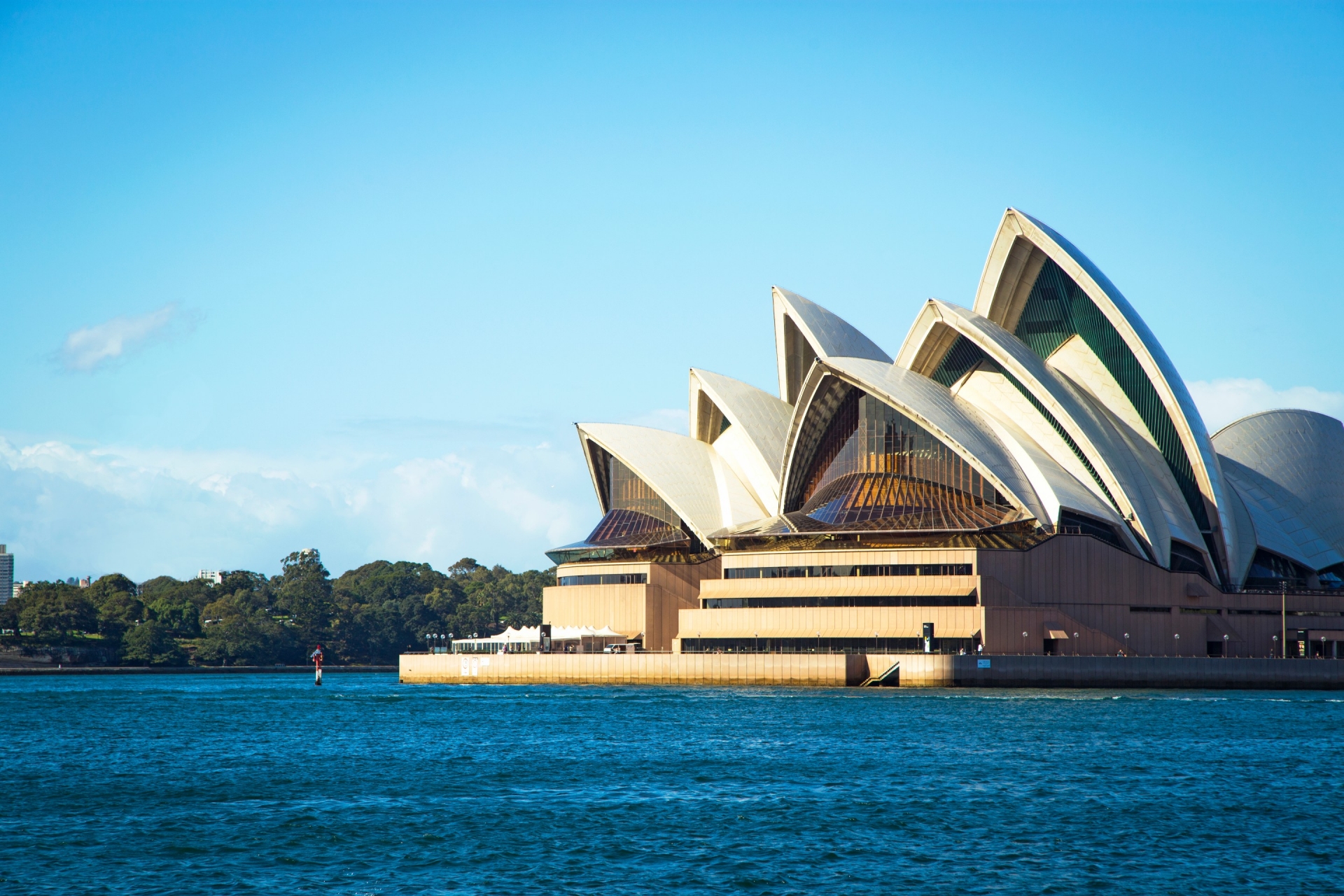 新南威尔士州，悉尼，从海港观赏悉尼歌剧院 © 澳大利亚旅游局版权所有