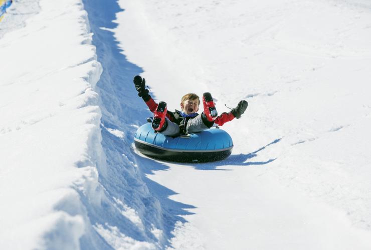维多利亚州，佛斯奎克山雪地滑轮胎 © 佛斯奎克山高山度假村，查理·布朗（Charlie Brown）版权所有