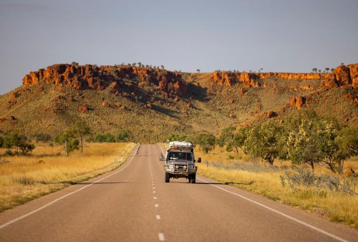西澳大利亚州，吉布河路，驾驶四驱车穿越科克本山脉 © 西澳大利亚州旅游局版权所有