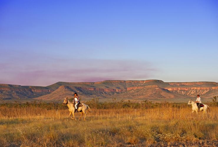 西澳大利亚州，金伯利，金伯利家谷牧场，骑马 © 西澳大利亚州旅游局版权所有