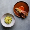 伯茨维尔 Pipit 餐厅的浇汁海湾龙虾配土豆面 © Sabine Bannard 版权所有