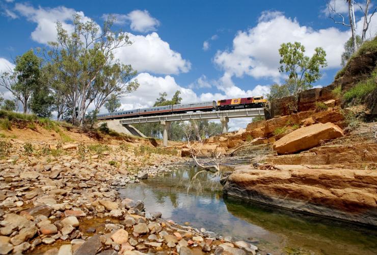 昆士兰州，昆士兰铁路，内陆精神号列车 © 昆士兰铁路公司版权所有