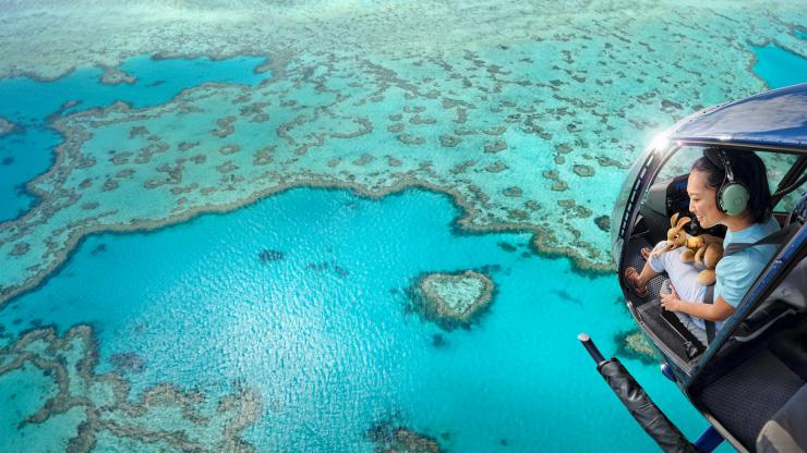 澳大利亚旅游局旅游大使袋鼠茹比在昆士兰州大堡礁 邀请中国游客“来澳大利亚，道一声你好”