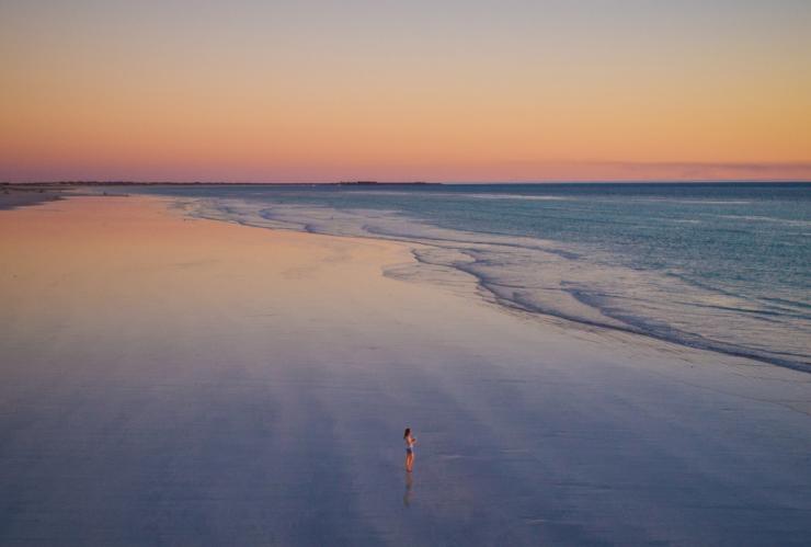 西澳大利亚州，布鲁姆，凯布尔海滩 © 澳大利亚旅游局版权所有