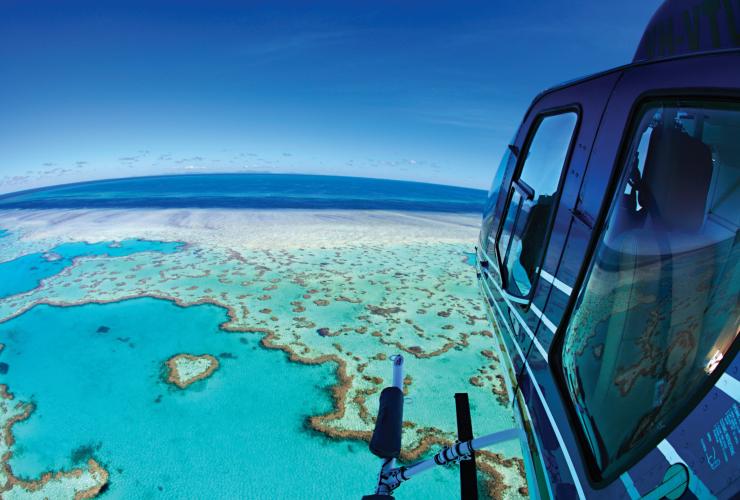 昆士兰州，大堡礁，阔利酒店，乘直升机飞越心形礁上空 © 阔利酒店版权所有