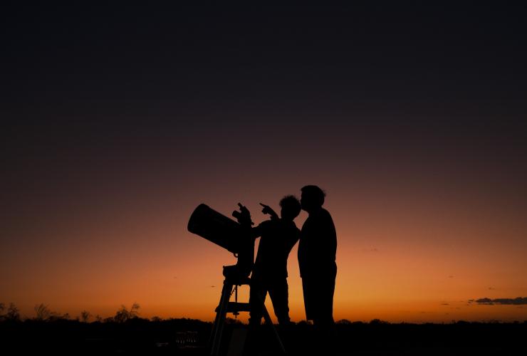 北领地，乌鲁鲁卡塔丘塔国家公园，乌鲁鲁天文观测之旅 © 澳大利亚旅游局版权所有