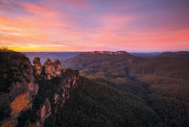 新南威尔士州，蓝山国家公园，贾米逊谷和三姐妹峰日出景色 © Daniel Tran 版权所有